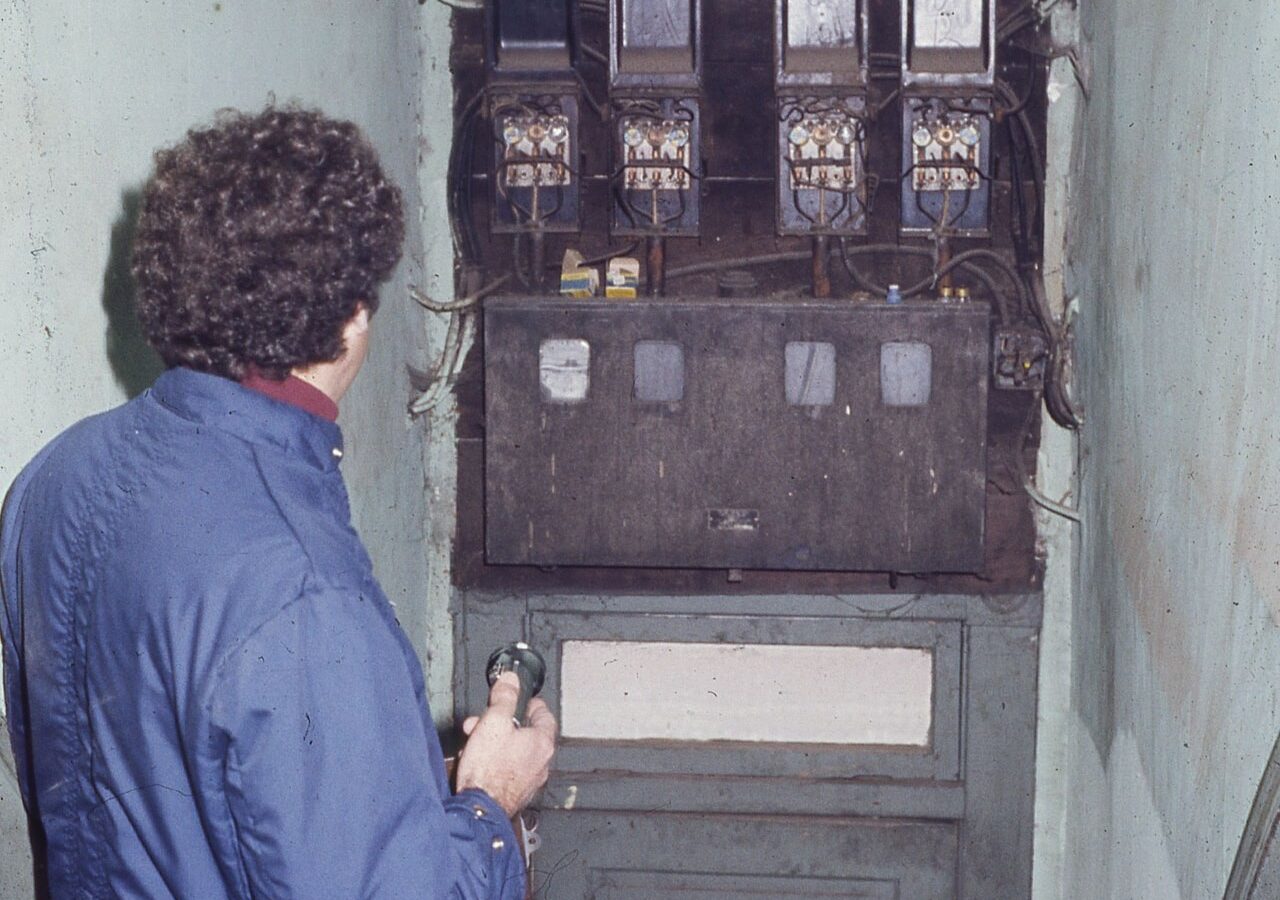 5 Signs Your Electrical Panel Is Outdated